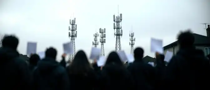 Масштабная кампания против вышек связи: Минцифры обвинило юристов в организации массовых жалоб
